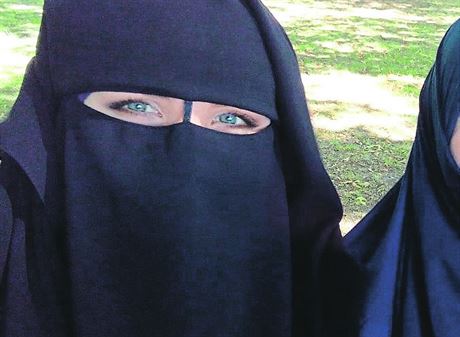 Češka Hana K. (krycí jméno Anna Nováková) mezi muslimkami v Německu Češka Hana K. (krycí jméno Anna Nováková) mezi muslimkami v Německu